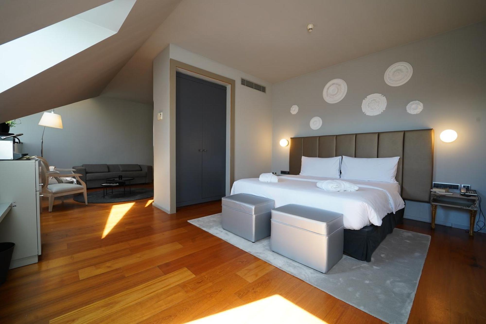987 Design 4* Praga